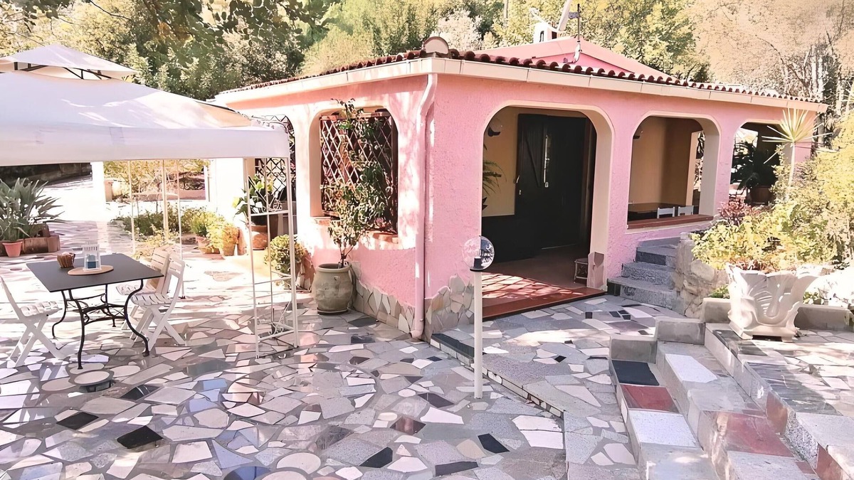 Villaggio delle Mimose House | DOXINA - BeLocations House surrounded by nature