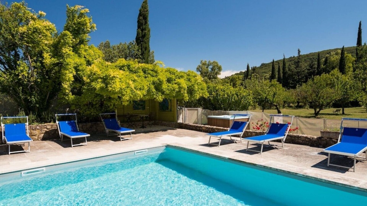 Valaurie Cottage | Drôme provençale in an old stone hamlet enchanted duo gite Superciel