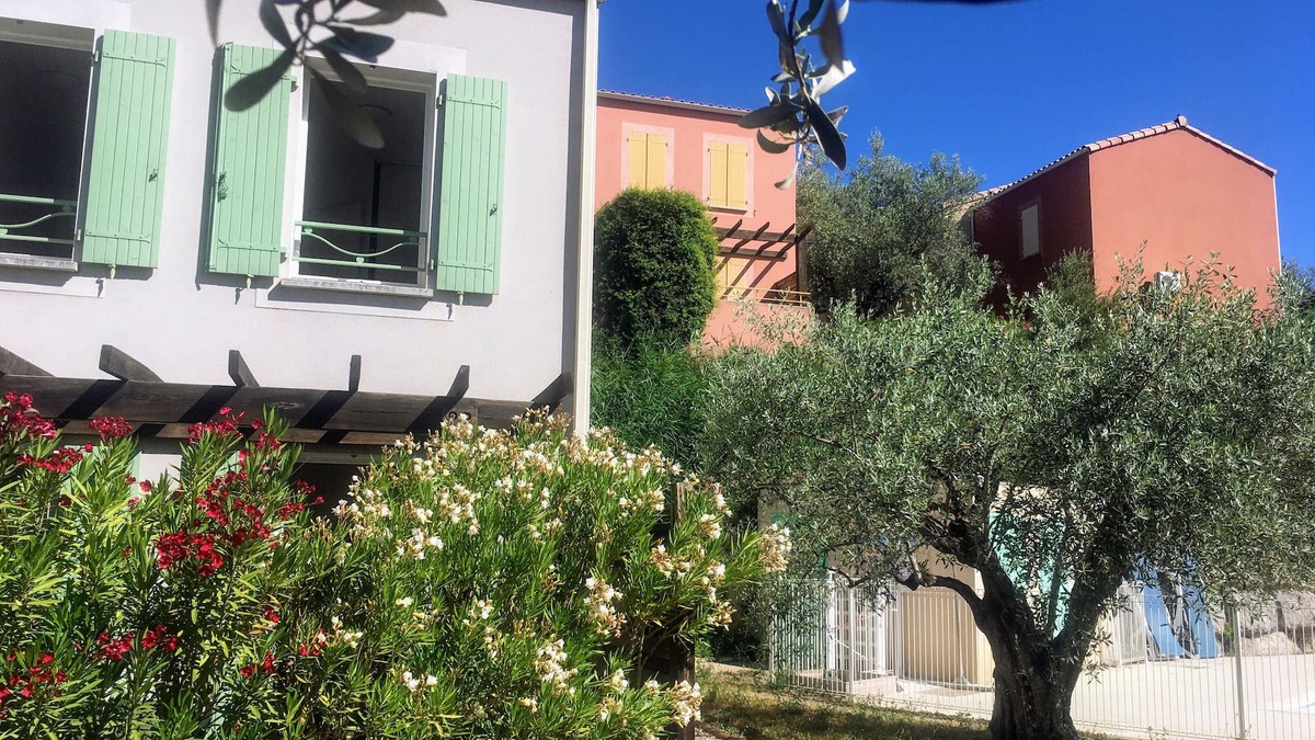 Nyons House | Drôme Provençale : Maisonnette Duplex 6 Personnes en Résidence Avec Piscine