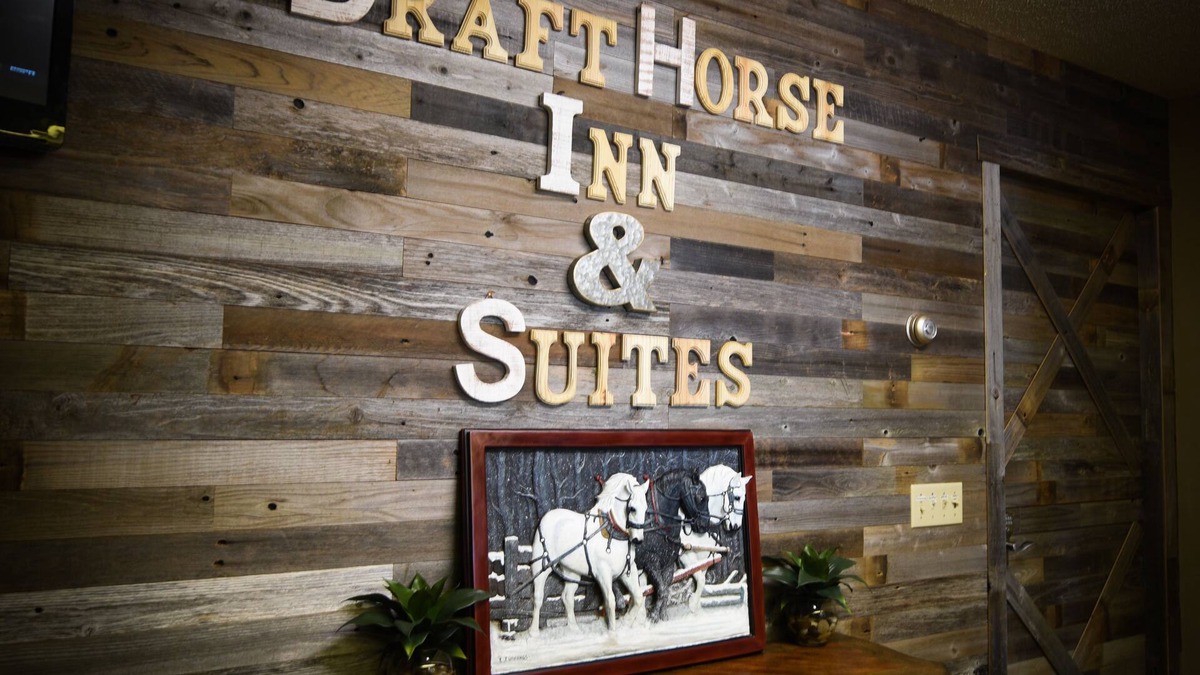 Arcadia Hotel | Draft Horse Inn and Suites