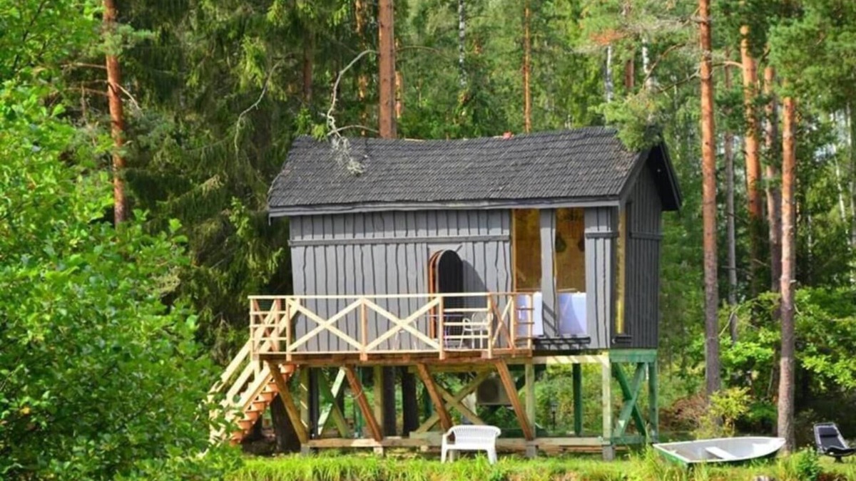 Pedvale Cabin | Dragon house in the tree. Sauna/Hot tube.