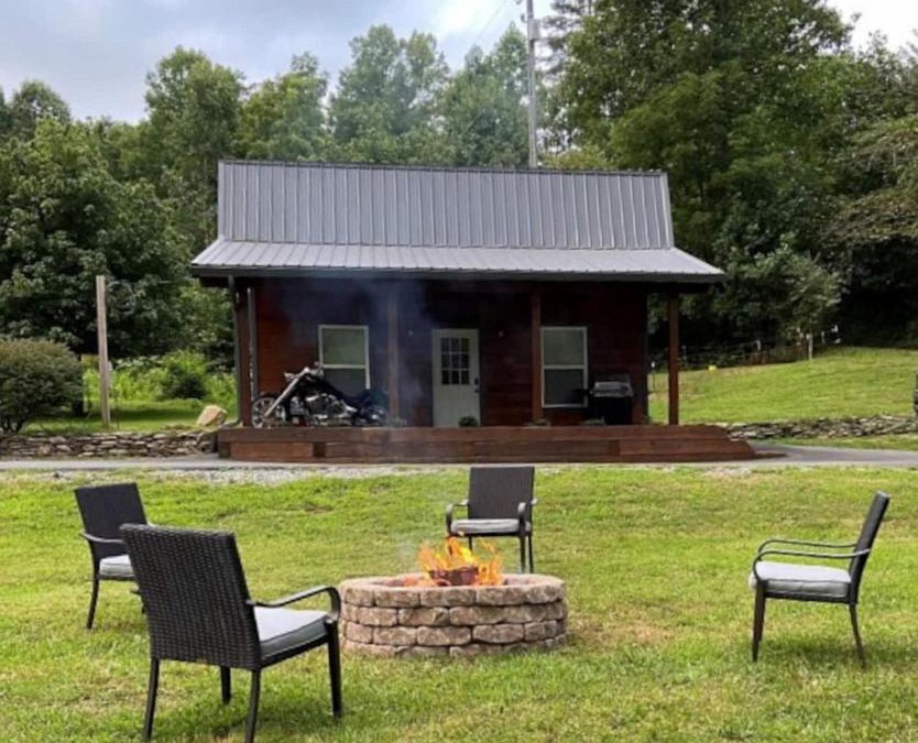 Robbinsville House | Dragon's Nest Cabin with Mountain Views