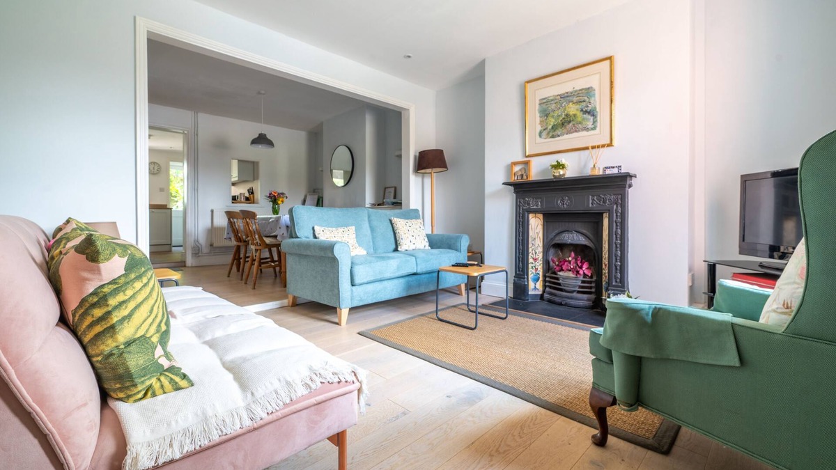 Holt Cottage | Dragonfly Cottage - a terraced cottage that sleeps 4 guests in 2 bedrooms