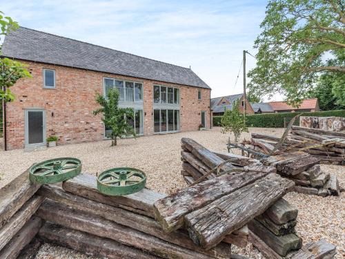 Horncastle House | Dragonfly Den - Uk44530