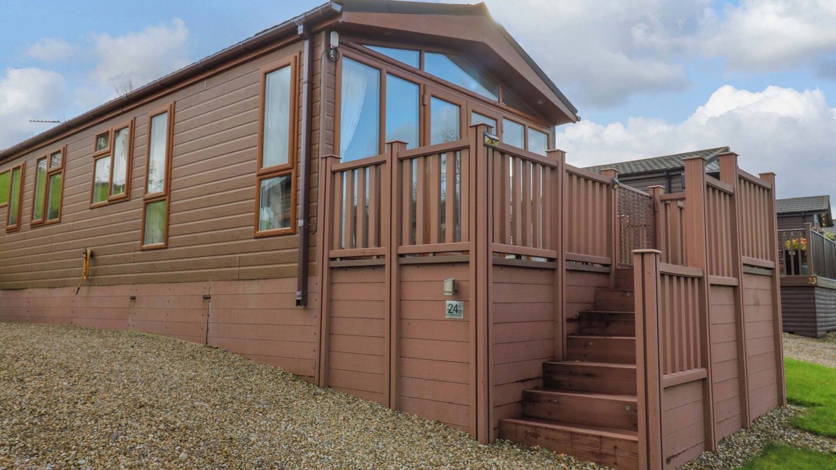 Tunstall Cottage | DRAGONFLY, pet friendly, with hot tub in Hipswell