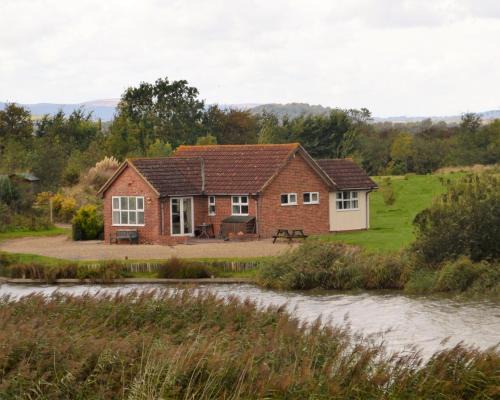 Bridgwater House | Dragonfly Stays at Lower Lakes