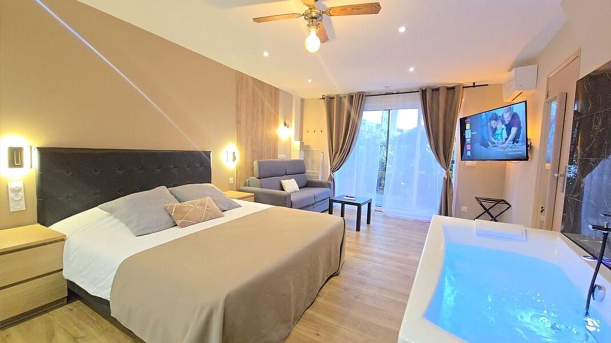 Moyen-Vernet Apartment | Dragons Catalan whirlpool bath, terrace, ground fl