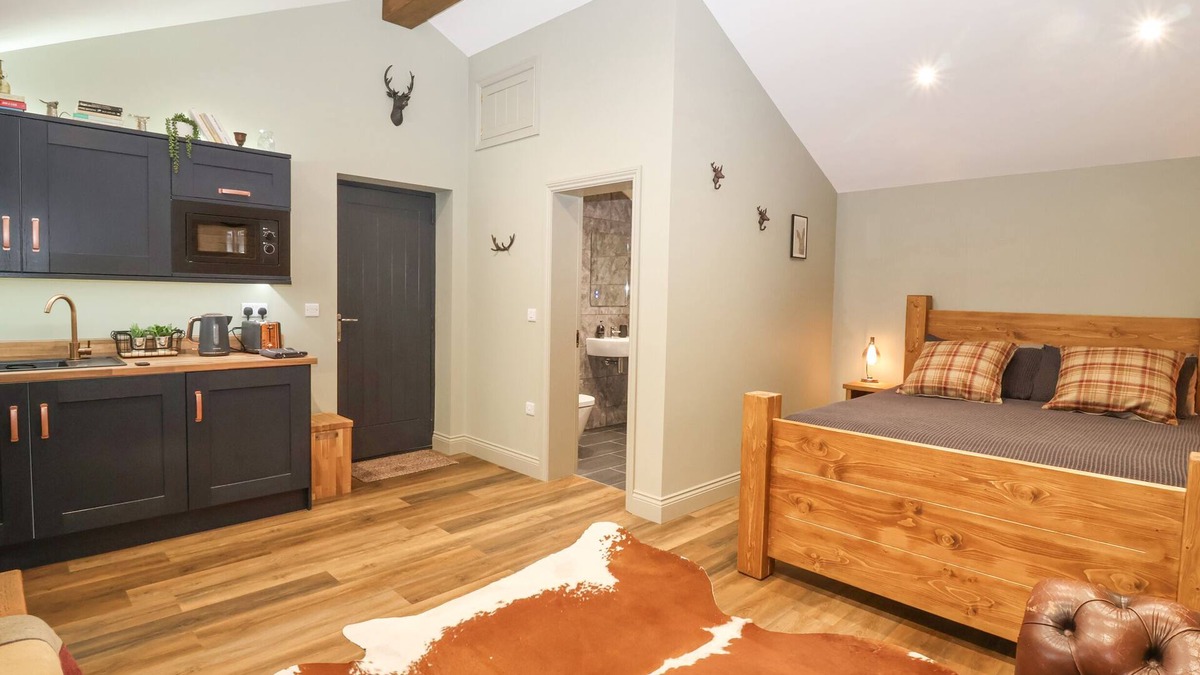 East Cowton Cottage | DRAGONSTONE LODGE, pet friendly in East Cowton