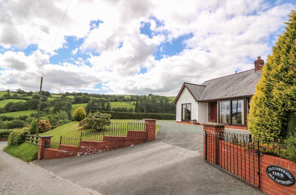 Llanidloes House | Drainbyrion Farm House