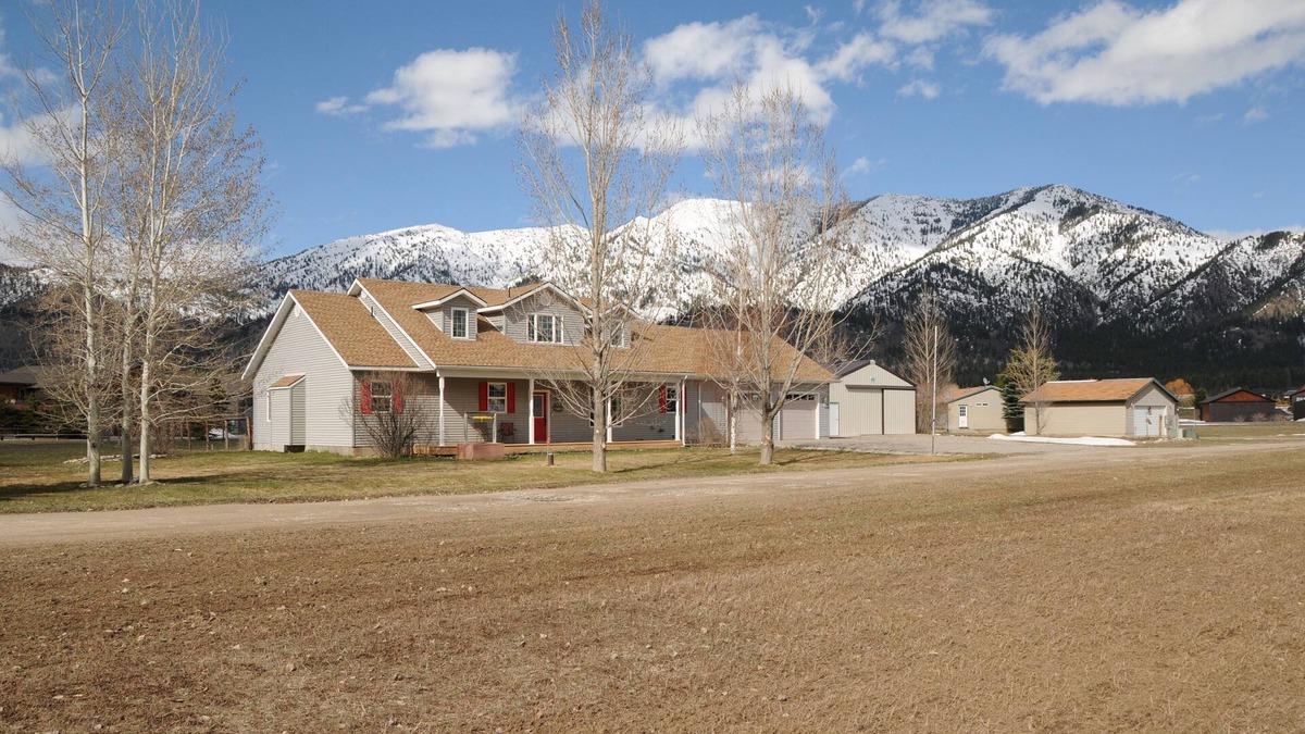 Alpine Northwest House | Dramatic mountain scenery, low-humidity and plenty of sunlight and starlight.