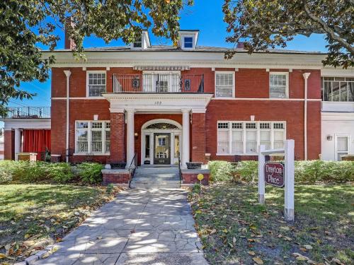 Thomas Square House | Drayton Place Estate