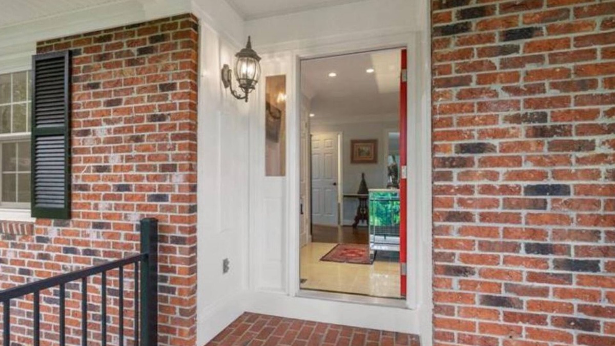 Dunn Loring House | DREAM 10+HOME!