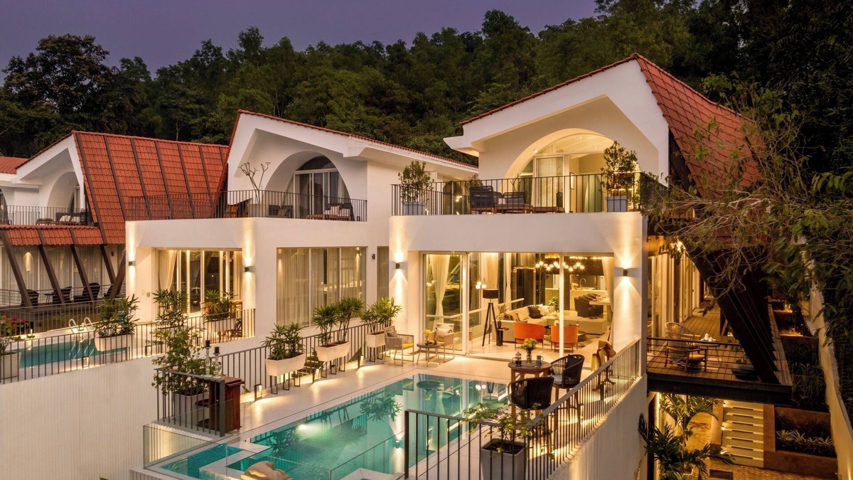Siolim Villa | Dream - 4 BHK Villa w/Infinity Pool & Bathtub