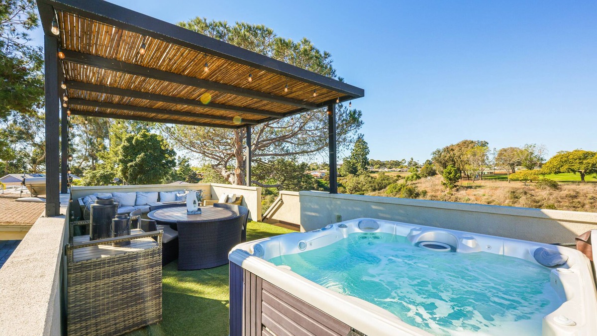 North Clairemont House | Dream 4BR HOUSE in the ❤️ of San Diego +A/C Spa Pickleball
