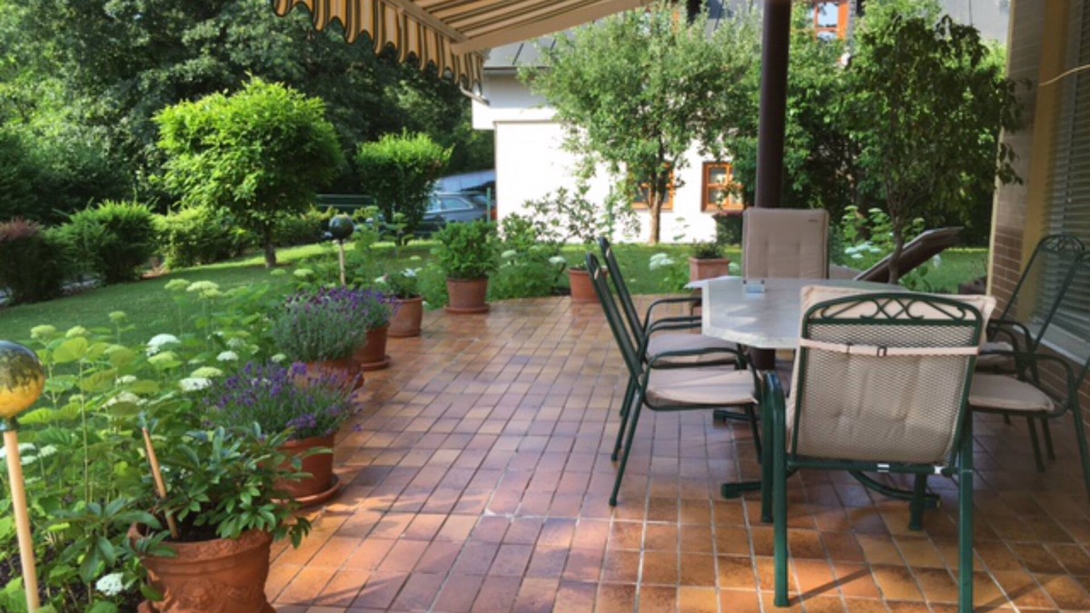 Villach Apartment | Dream apartment with a huge terrace in a cottage location with a remote view of the Karawanken
