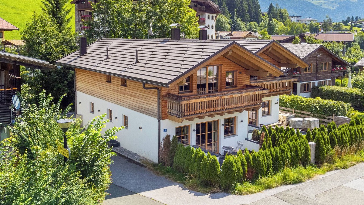 Kirchdorf in Tirol Ski Chalet | Dream chalet with sauna, 100m to ski bus