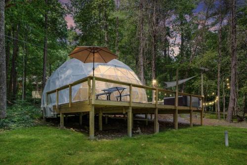 Luray House | Dream Dome - Romantic Getaway, Hot Tub, AC, Wifi, National Park 8 min