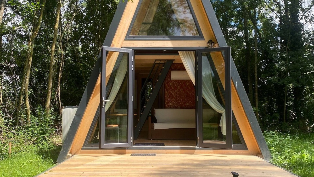 Les-Trois-Moutiers Cottage | Dream ecolodge in a fairytale castle