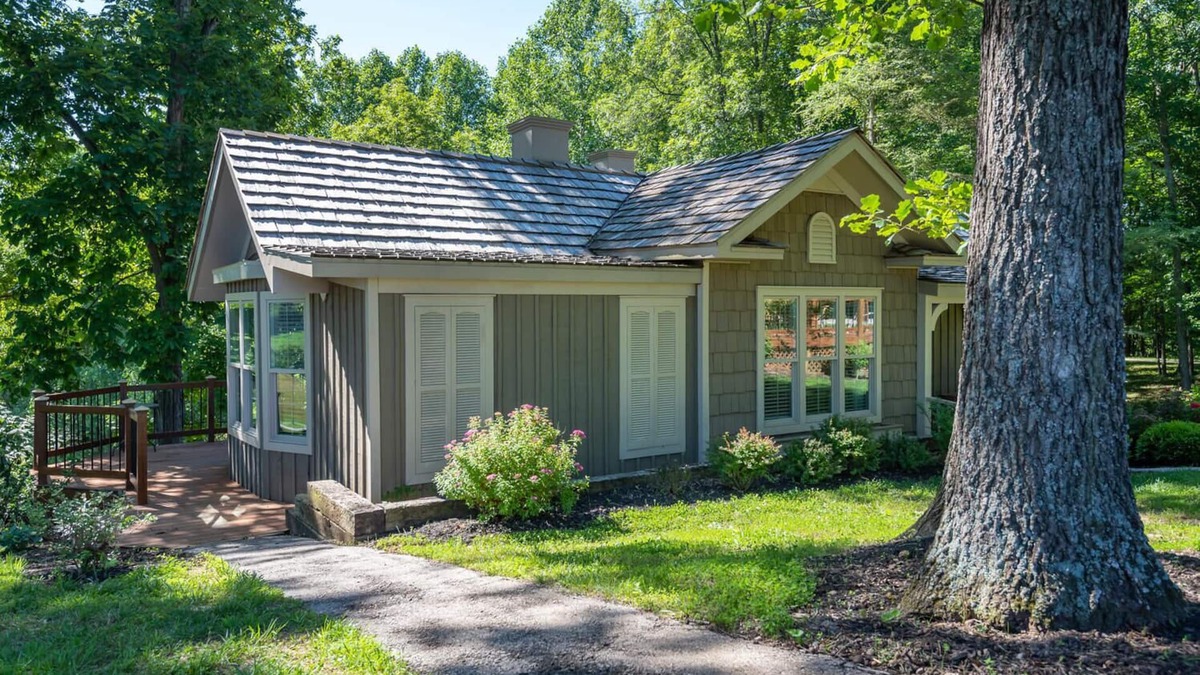 Paoli Cottage | Dream Getaway Cottage w/Endless Hilltop Views - Seasonal Pool/Hot Tub