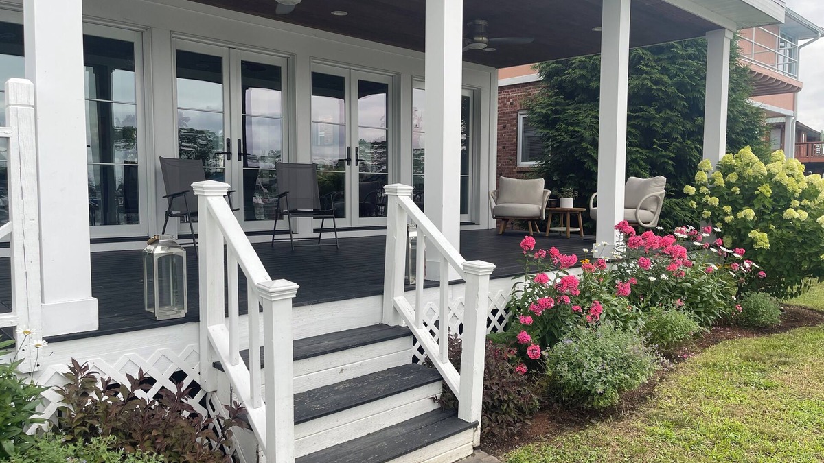 Saugerties South House | Dream House on the Esopus Creek