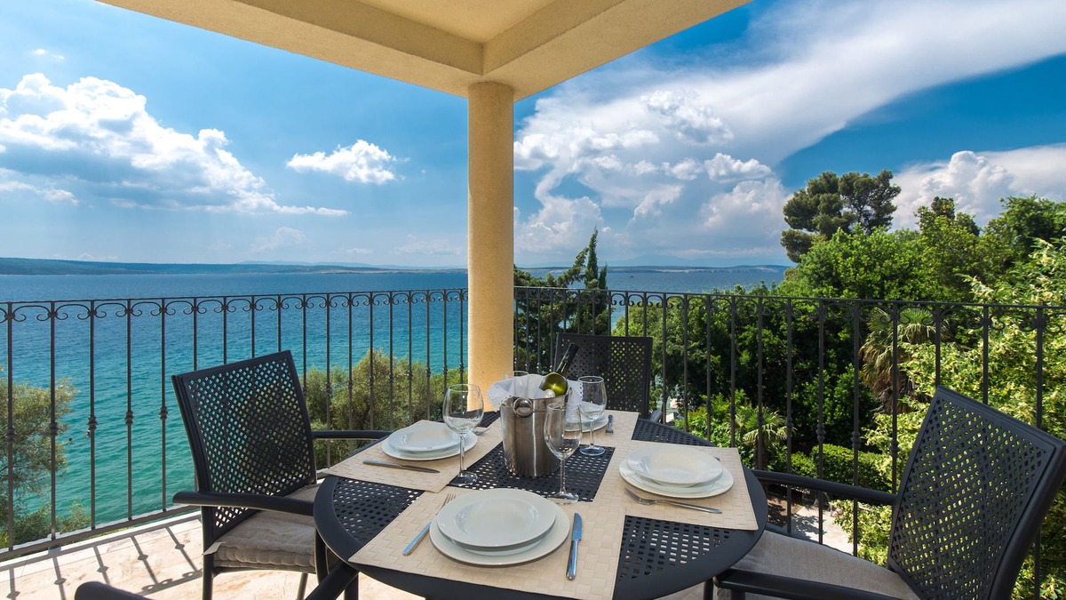 Crikvenica Apartment | Dream location, right by the sea