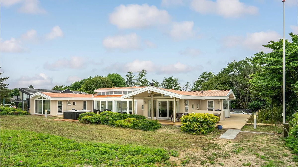 Diernæs Strandby House | Dream location with large pool.