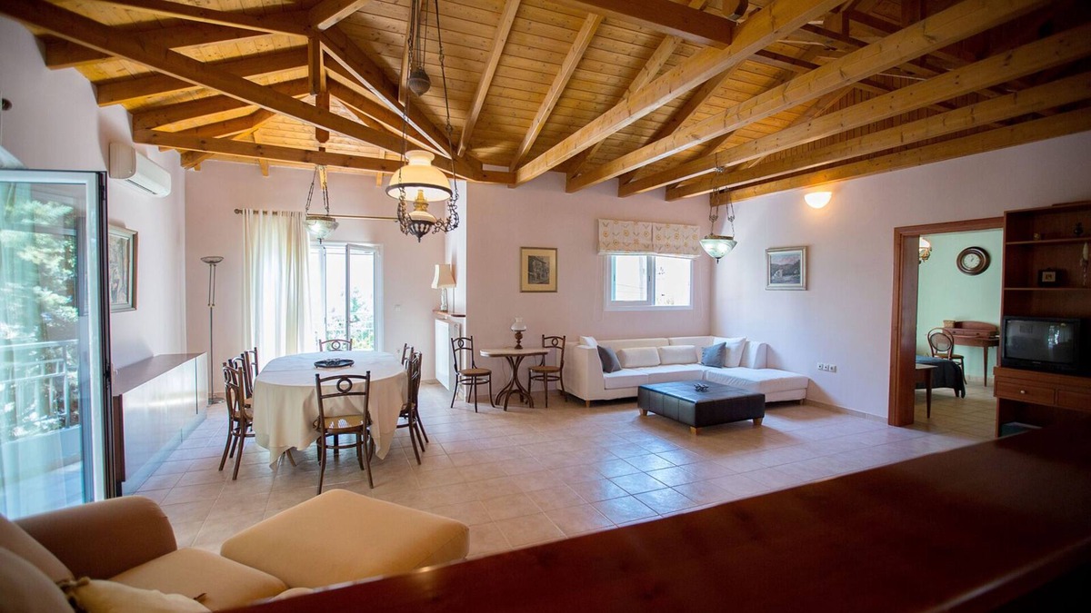 Loutraki House | Dream Loft near the beach and the city centre