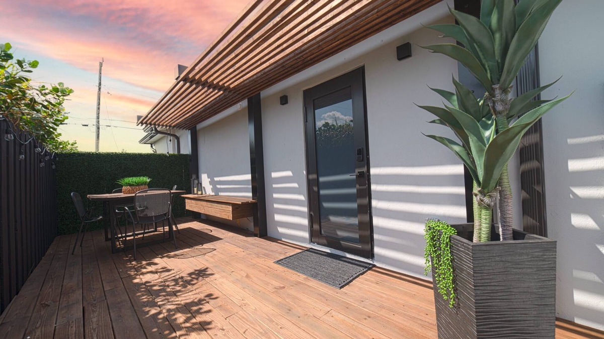 Ludlam Bed & Breakfast | dream space to relax in miami