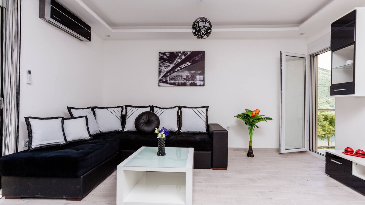 Tivat Villa | Dream Vacation Apartments- Black Apartment