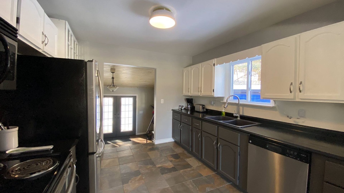 Bancroft Cottage | Dream vacation cottage for all seasons 4 bdr/2bath