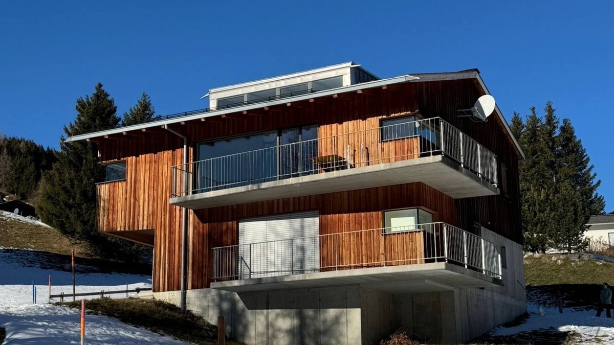 Valbella House | Dream vacation home with far-reaching views directly on the slopes (ski in/ski out)