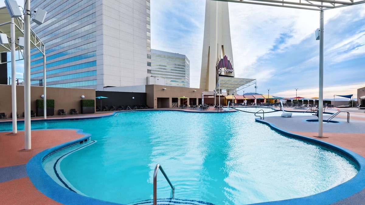Gateway District Hotel | Dream Vegas Vacation! 2 Elegant Units, Pool, Bar & Restaurants, Casino