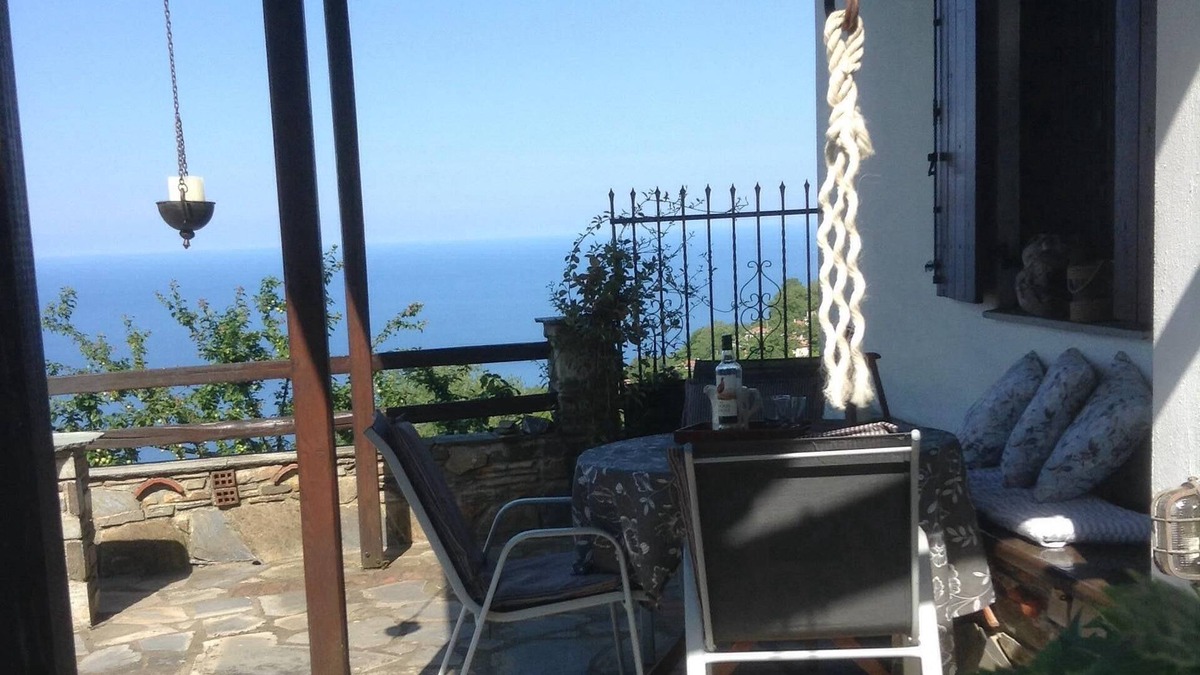 Mouresi House | DREAM VIEW A house overlooking the Aegean sea