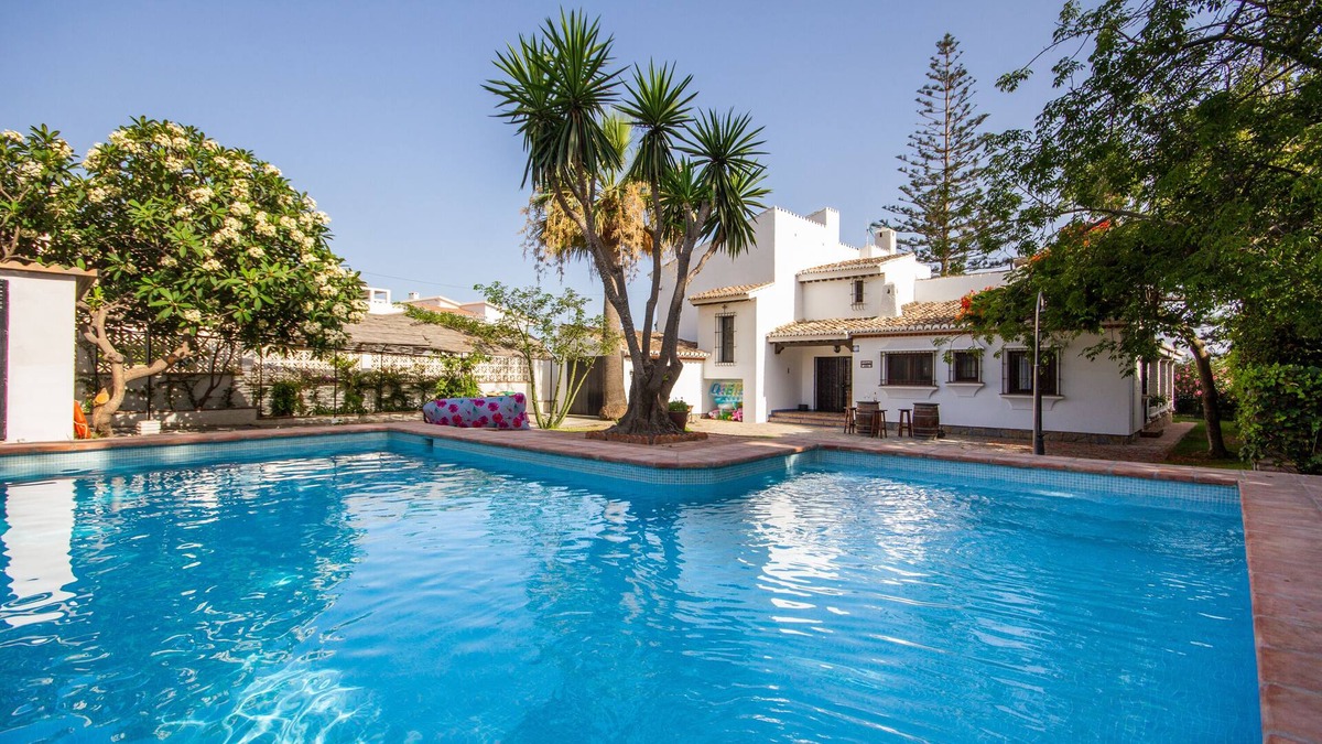 Rincon de la Victoria Villa | Dream villa on the beach - modern furnishings - new pool and WiFi