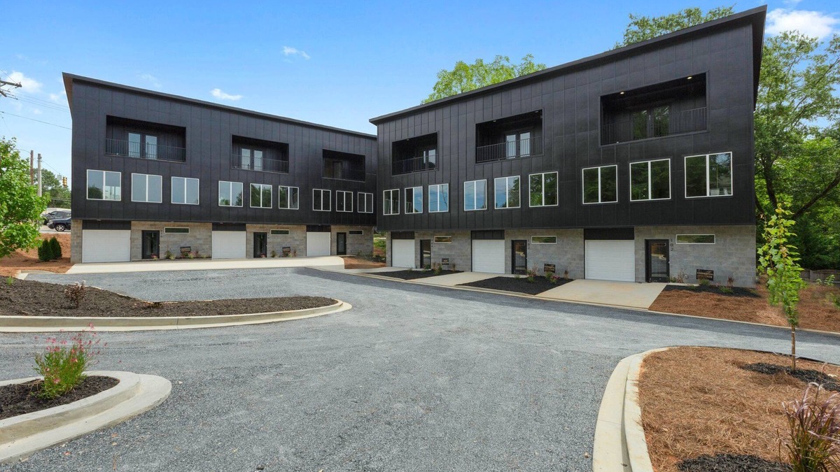 Easley House | DreamCatcher Dwelling - 2 Bed 2.5 Bath downtown Easley, SC, Clemson, Greenville