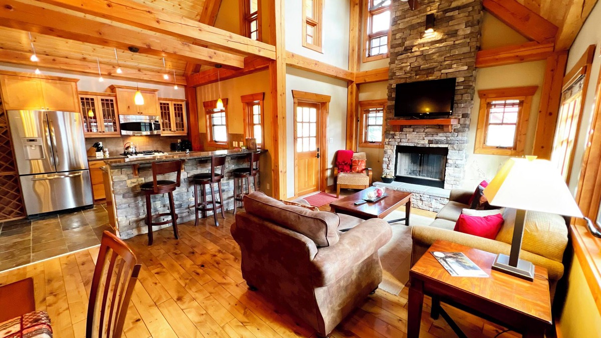 East Kootenay House | Dreamcatcher Mountain Cabin - Ski-Bike-Golf-Relax