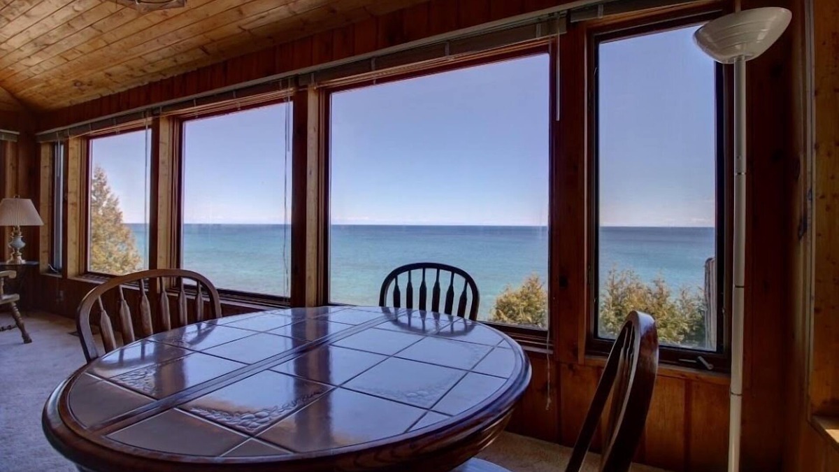 Dyer's Bay Bed & Breakfast | Dreamland II Bed and Breakfast