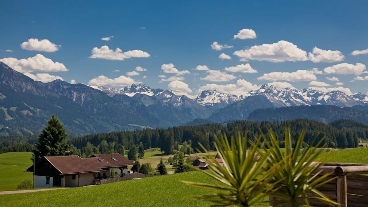 Ofterschwang Apartment | Dreamlike apartment m. Sauna, fireplace, mountain views u. Mountain railway tickets included