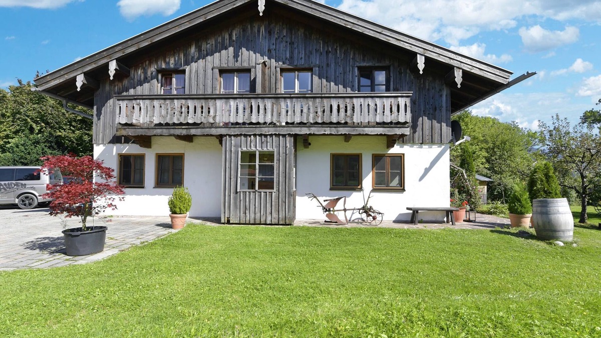 Lenggries Apartment | Dreamlike apartment "Hochalm" with Balcony, Garden & Wi-Fi