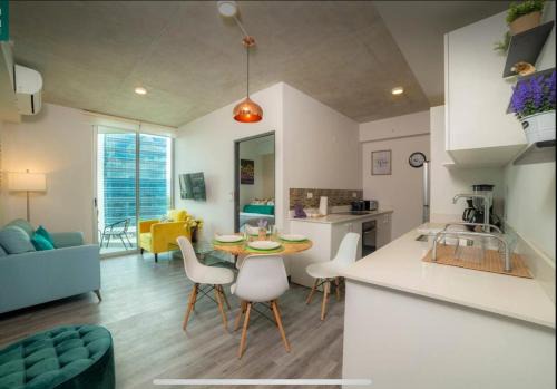 Mata Redonda Apartment | Dreamliner at 11s, City Views and Wonderland Vibes!