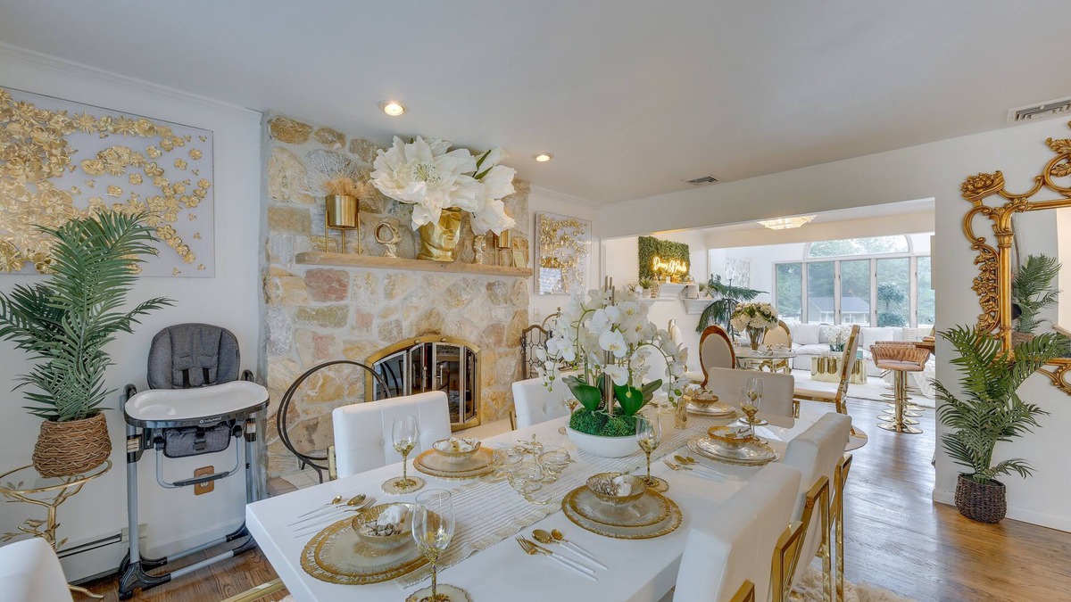 Lake Grove House | 'Dreams of Paradise' Luxury Home w/Pool!