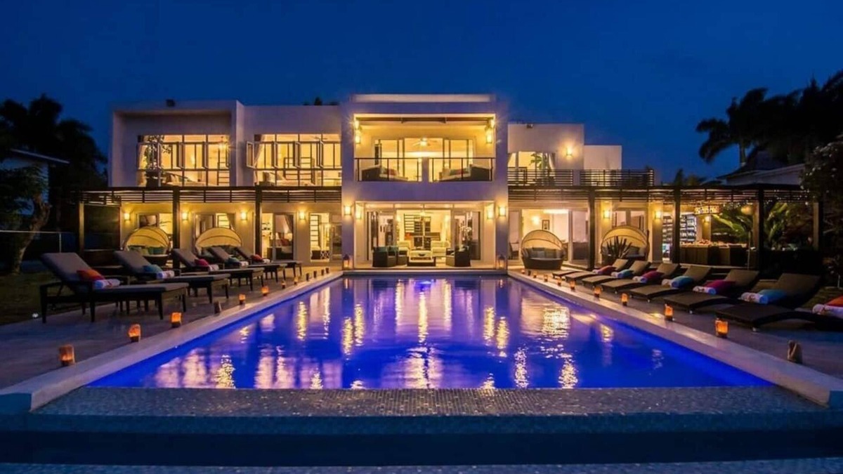 Montego Bay Villa | Dreamtime 6-Beachfront, Butler, Chef, Driver, Modern