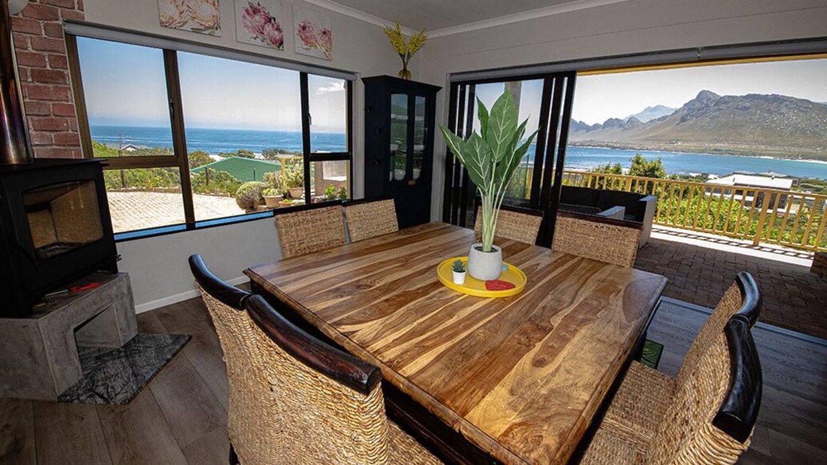 Pringle Bay Cabin | Dreamview Family Suite @ The Butterfly Villa : Spectacular views in Pringle Bay