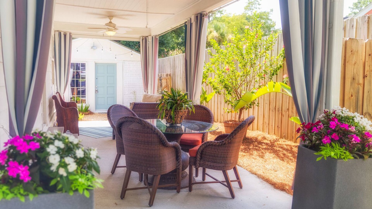 St. Marys Cottage | DREAMWOOD - a historic district Designer's Cottage with private courtyard
