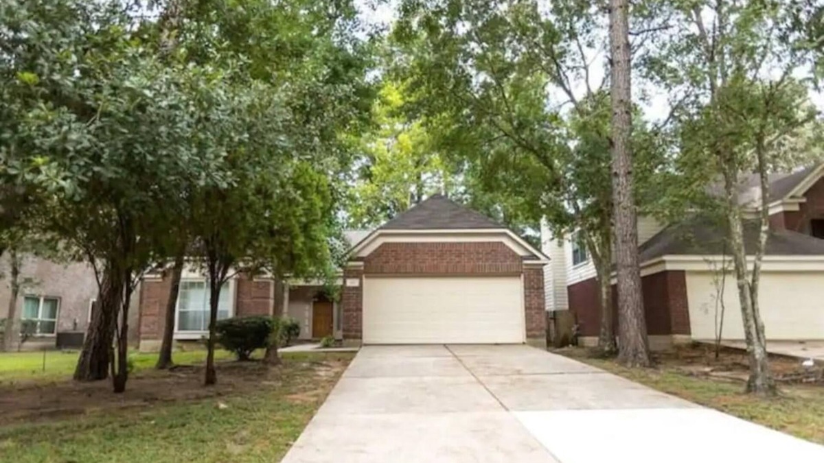 Grogan's Mill House | Dreamy 3 Bedroom House in the Woodlands