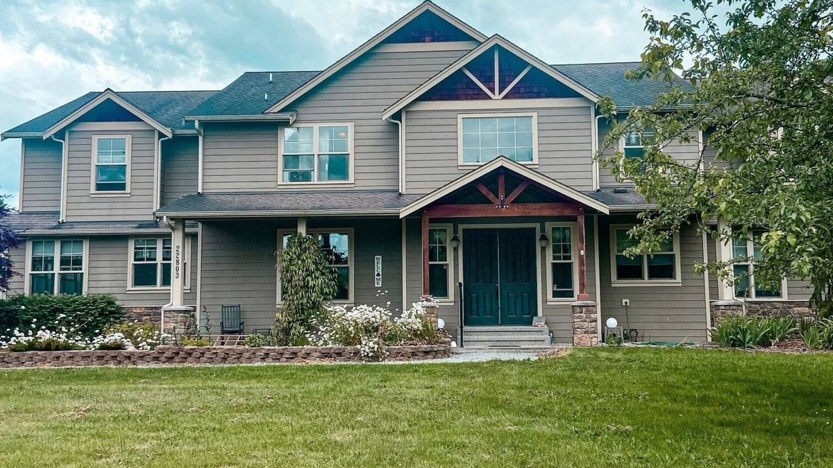 Arlington House | Dreamy 8 bedroom country manor! Tucked in private retreat close to the city <3