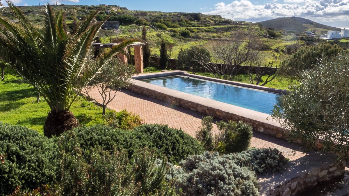 Azolimnos Villa | Dreamy Artists' Villa