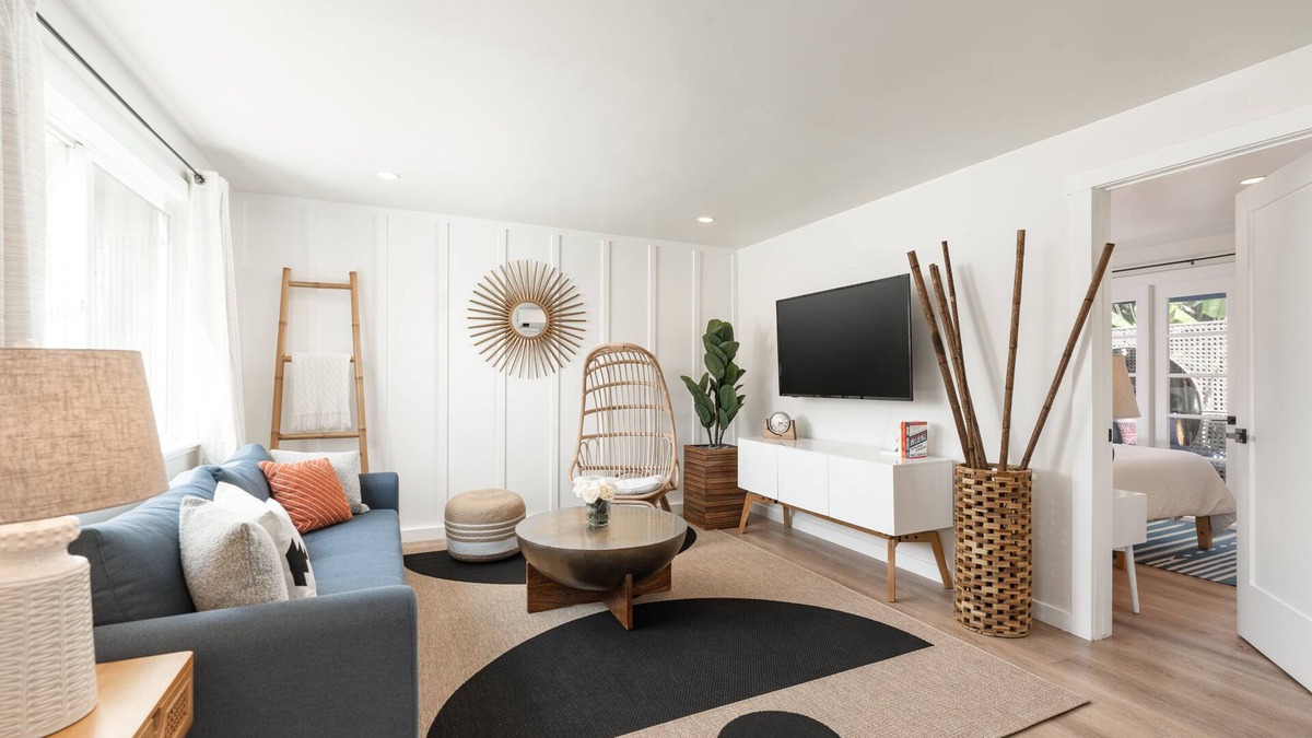 East Mesa House | Dreamy Beach Cottage 2 Blocks from Ocean Pet Friendly!