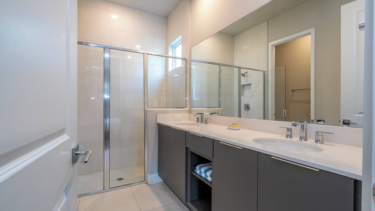 Reunion Apartment | Dreamy Brand New 4BR in Reunion Resort – Great for Families!