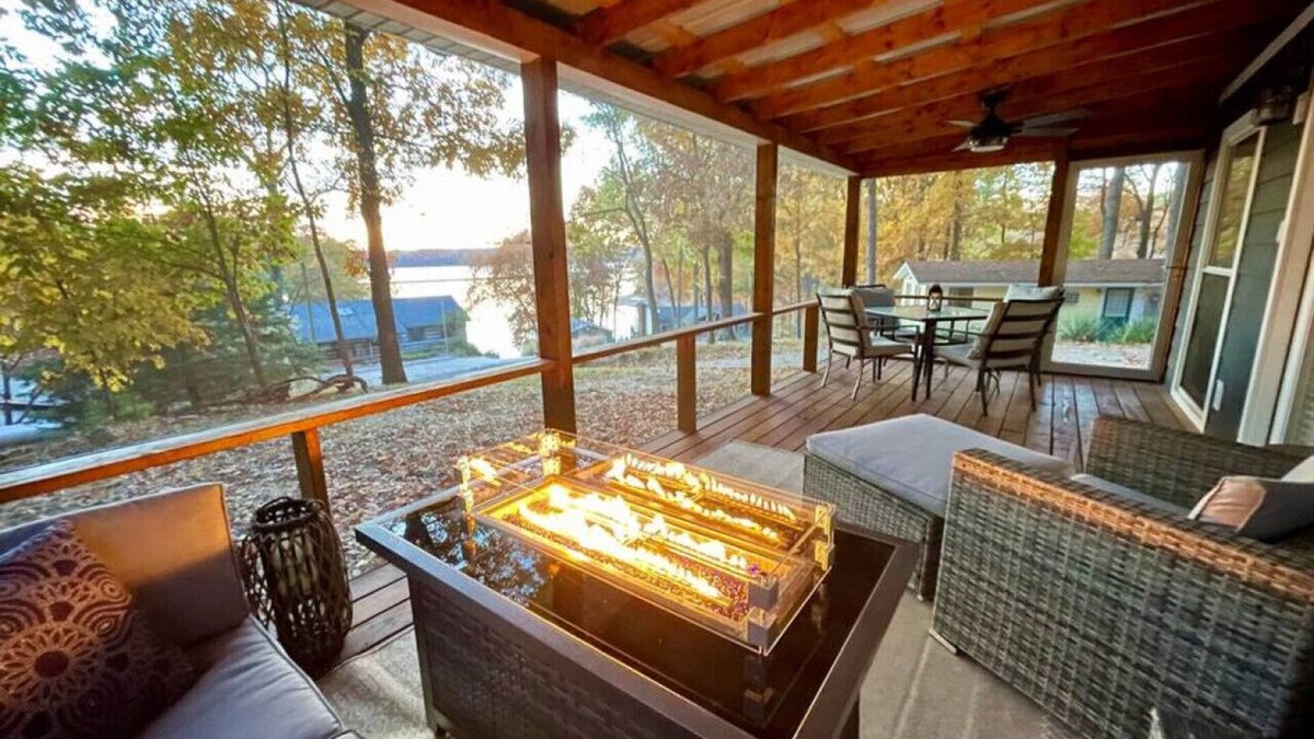 Cadiz Cottage | Dreamy Cottage Getaway w/Sunset Lakeview